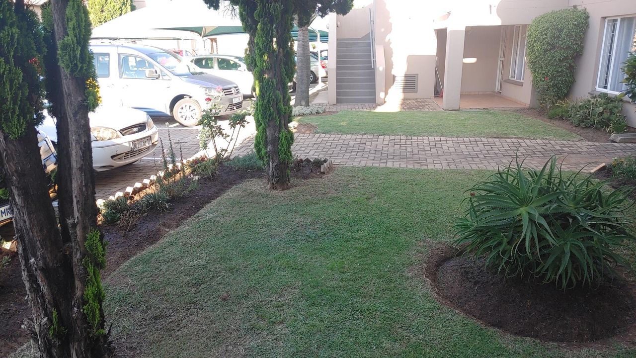 Photo 3 of 17