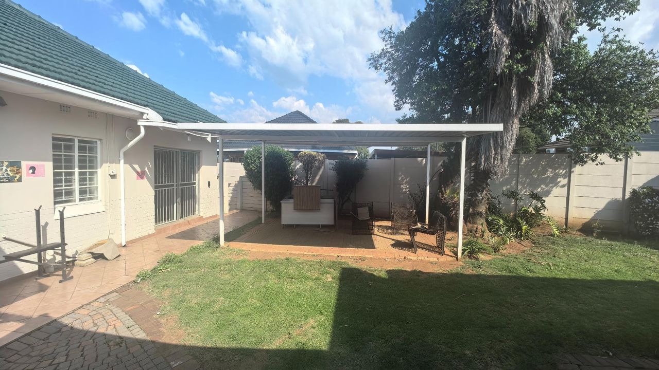 Photo 22 of 24