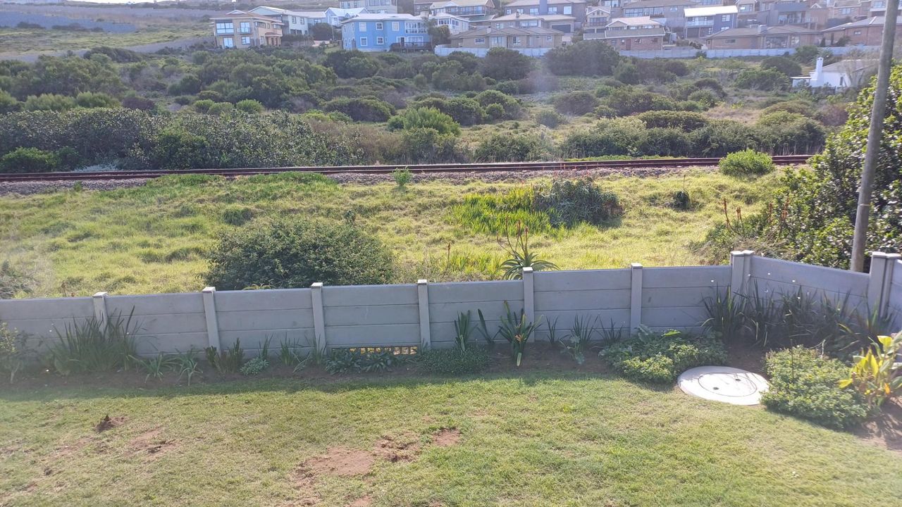 Photo 5 of 14