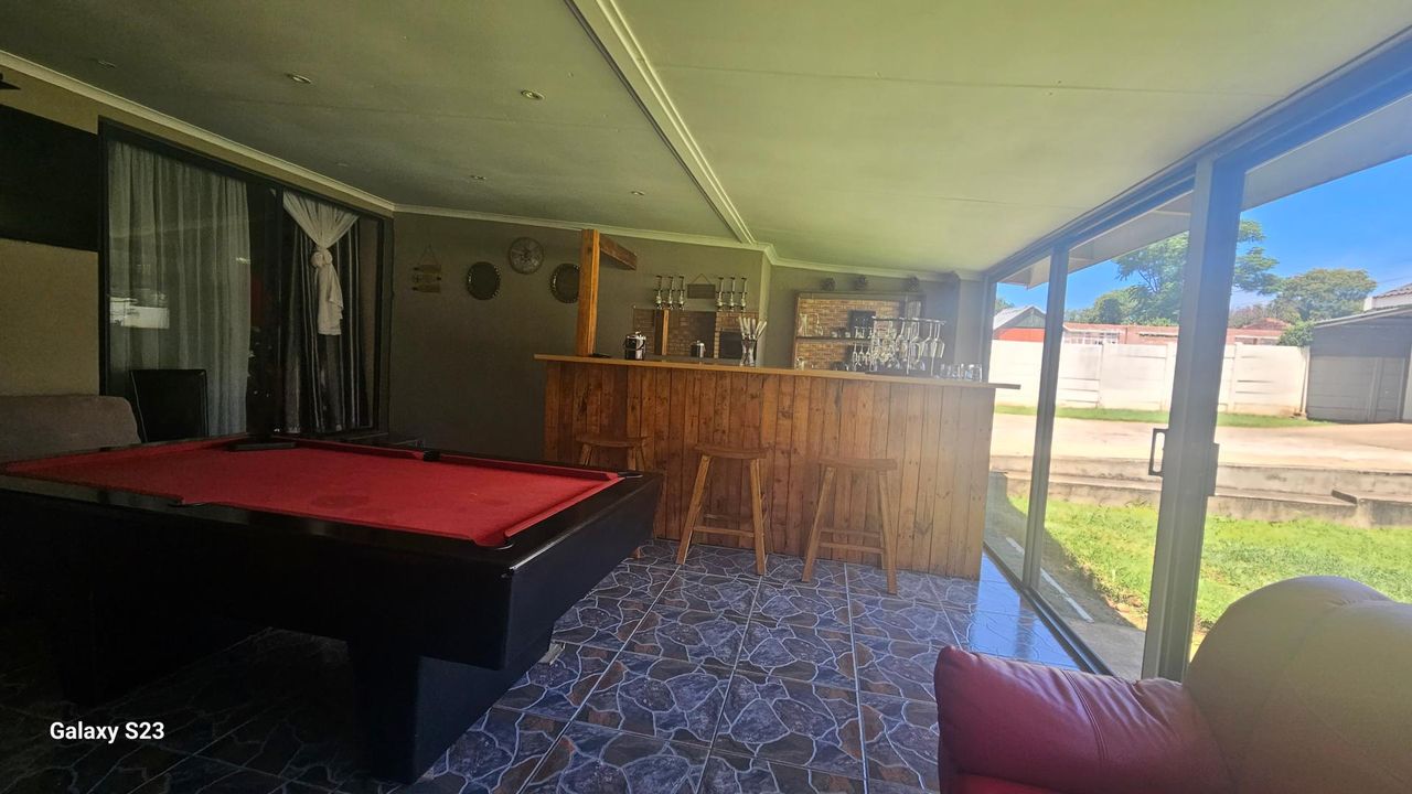 Photo 14 of 31