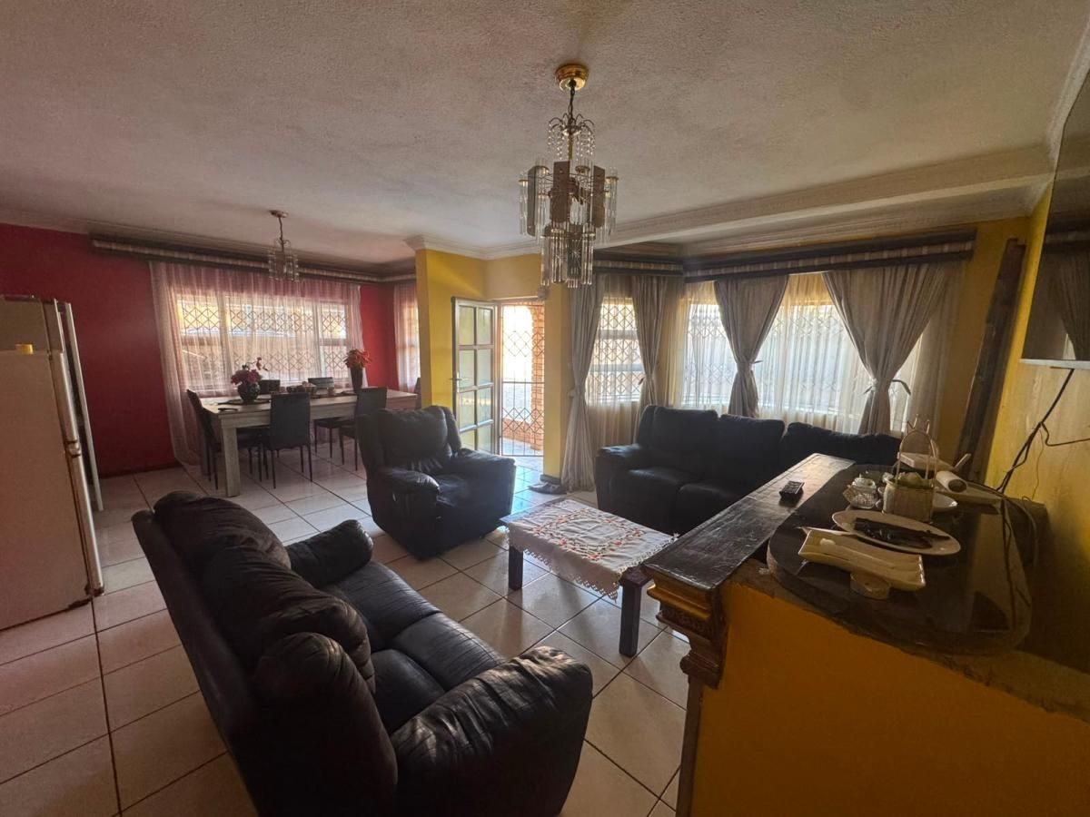 Photo of 6 Bedroom house for sale in Redfern, Phoenix