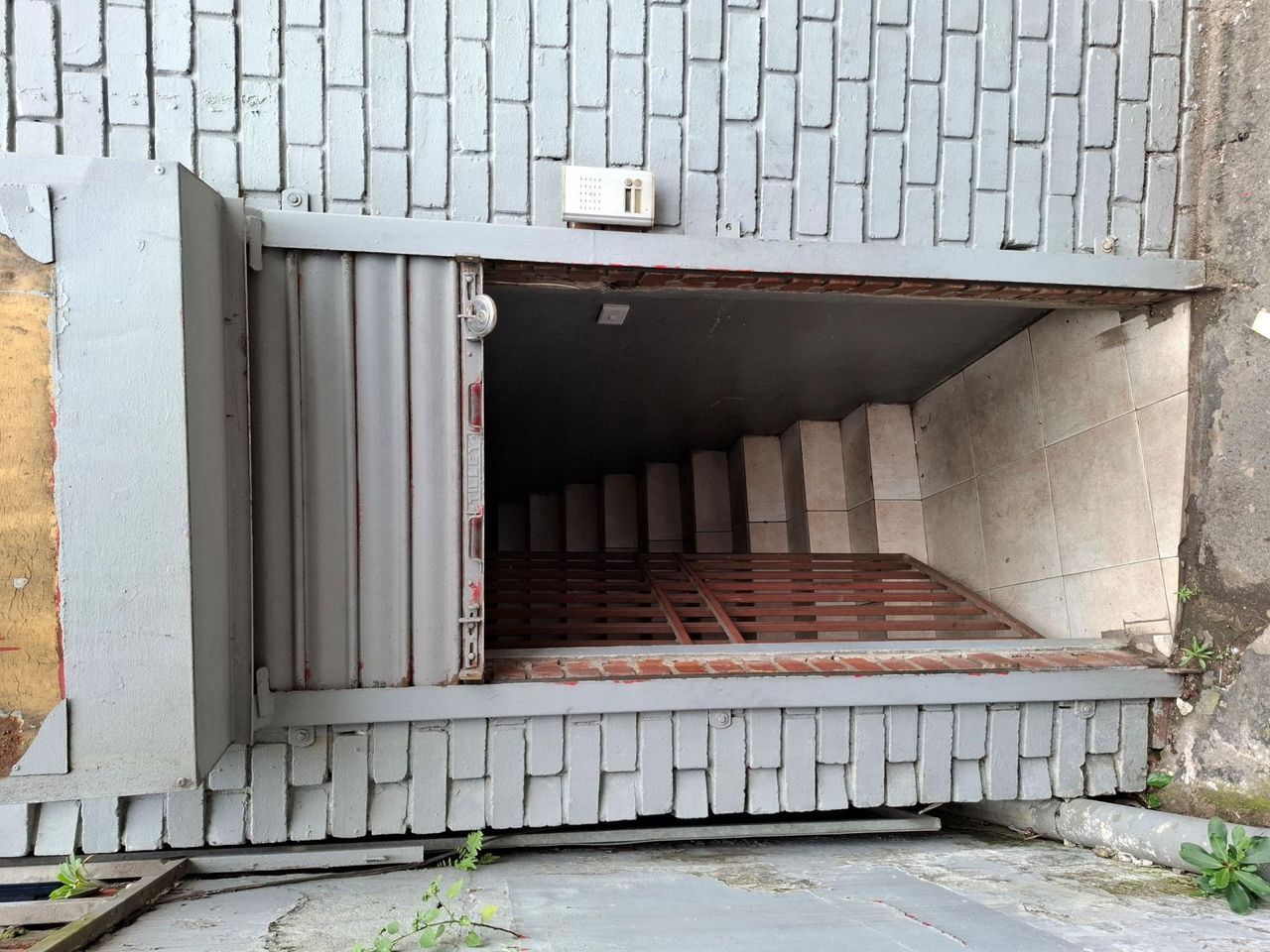 Photo 5 of 8