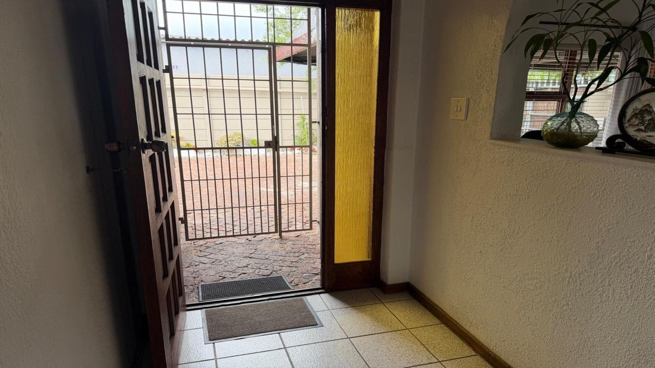 Photo 3 of 34