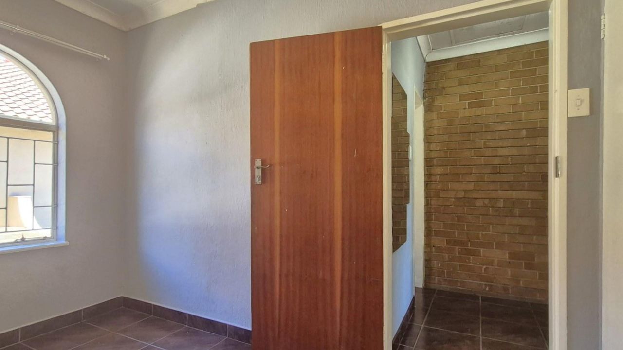Photo 15 of 24