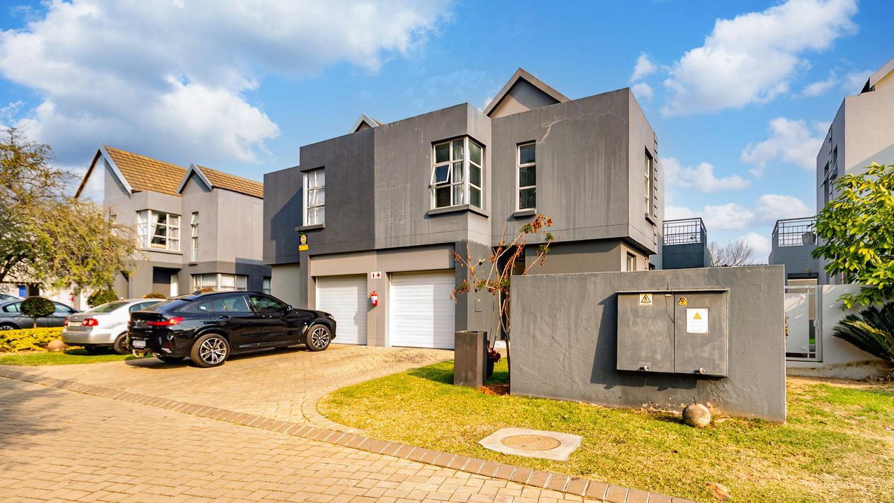 Photo of 3 Bedroom duplex townhouse - sectional for sale in North Riding, Randburg