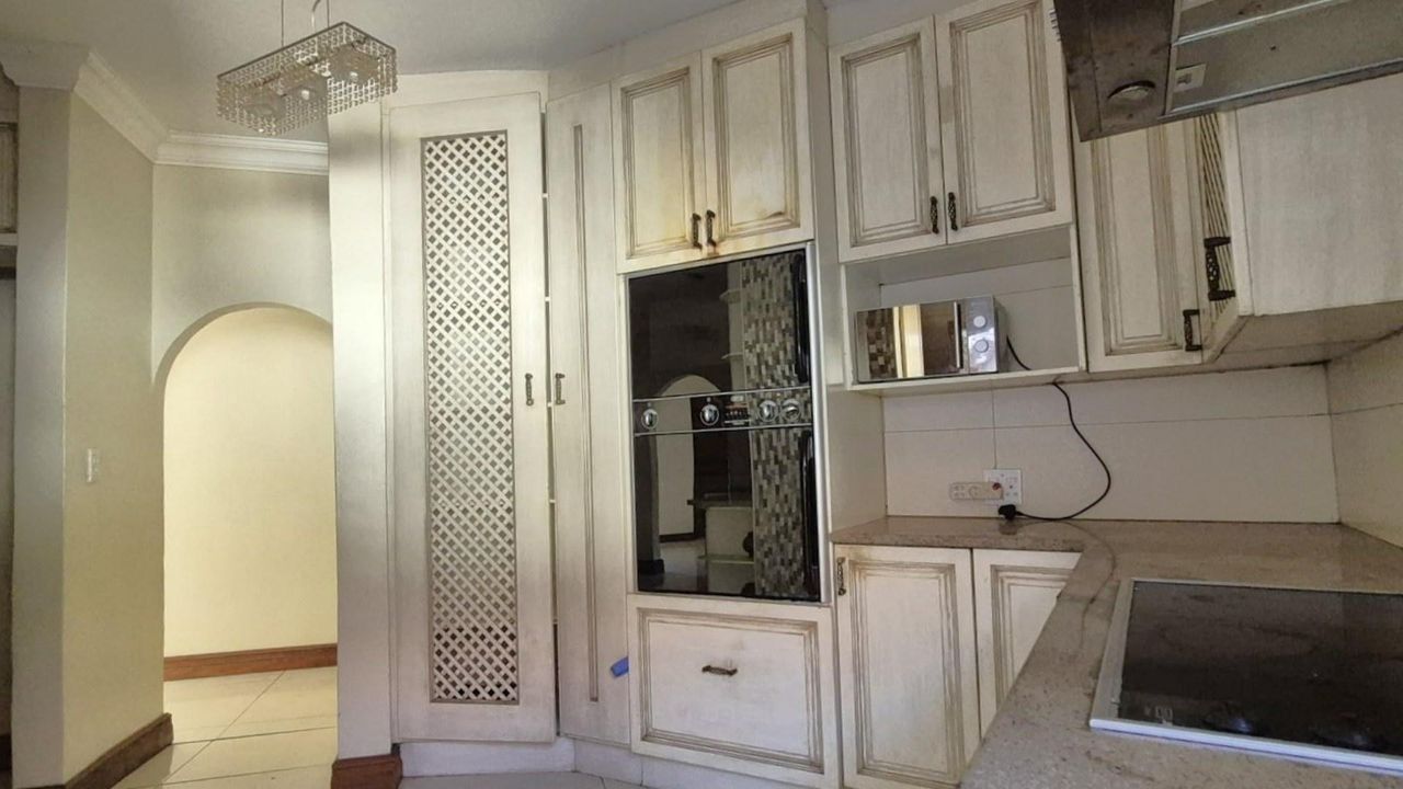 Photo 18 of 60