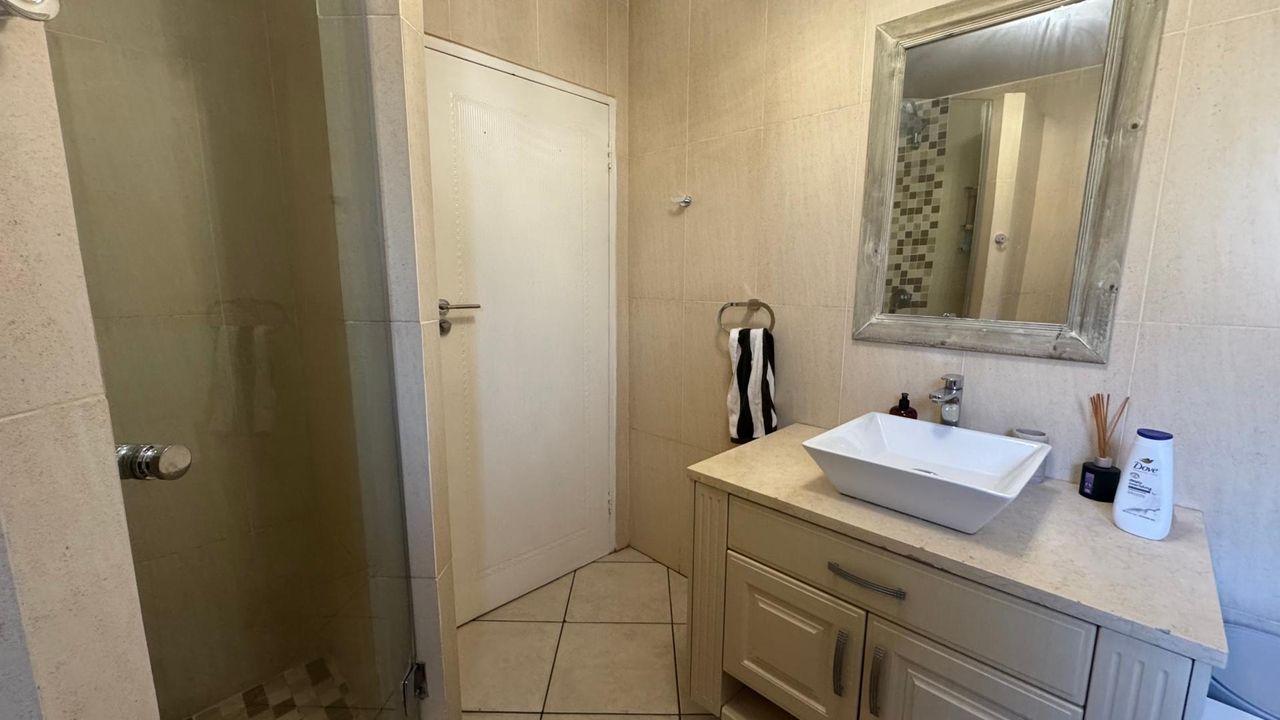 Photo 12 of 22