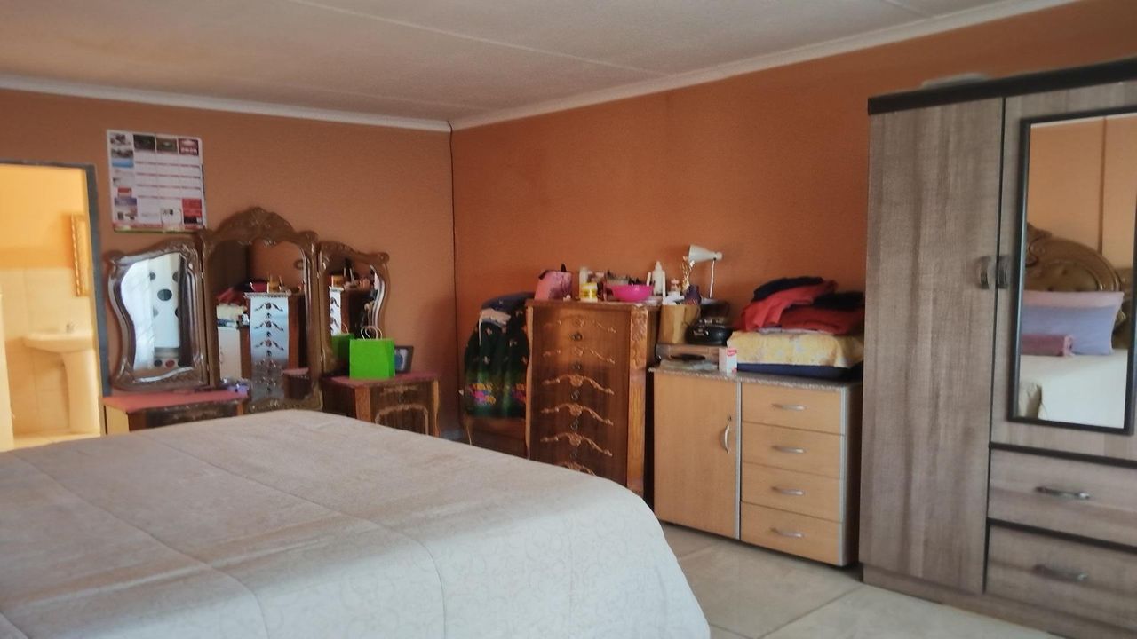 Photo 33 of 42