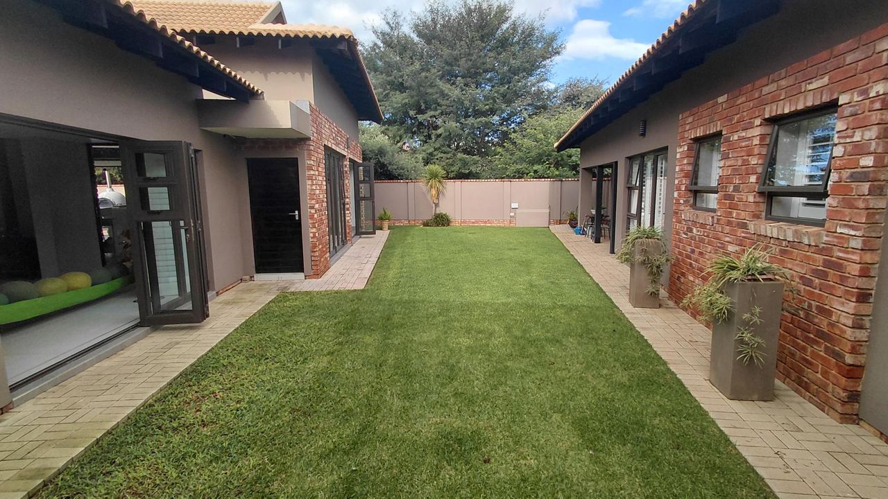 Photo 37 of 44