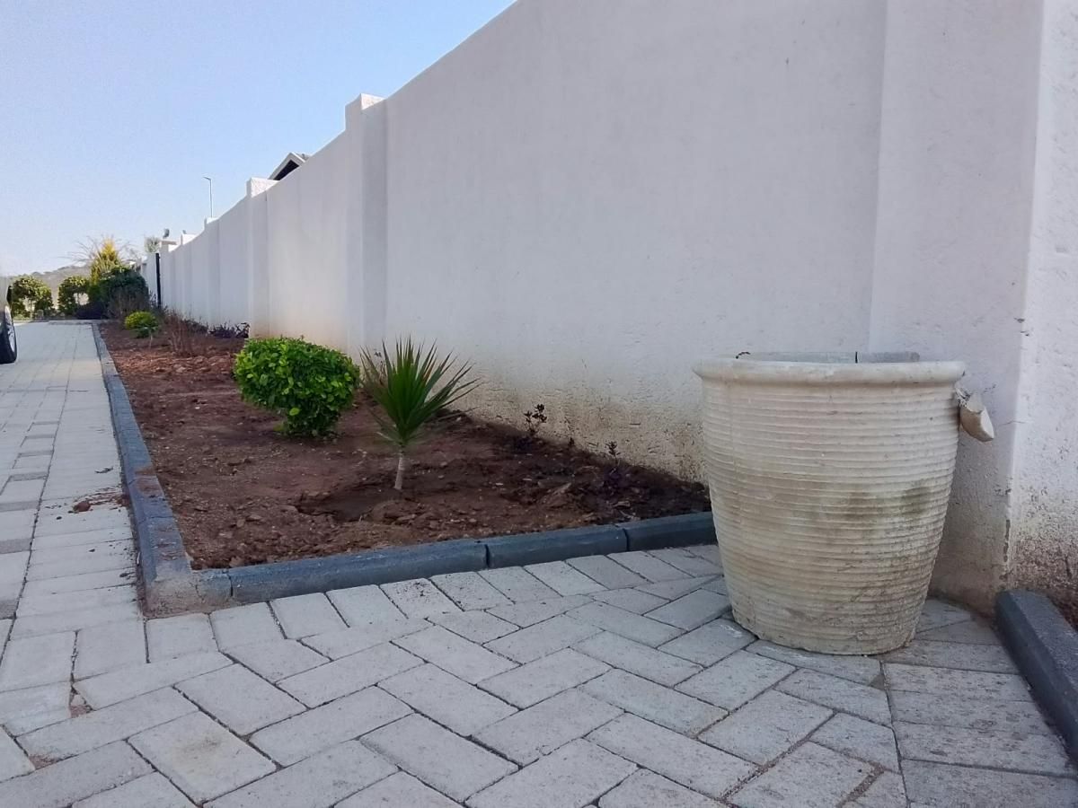 Photo 8 of 23