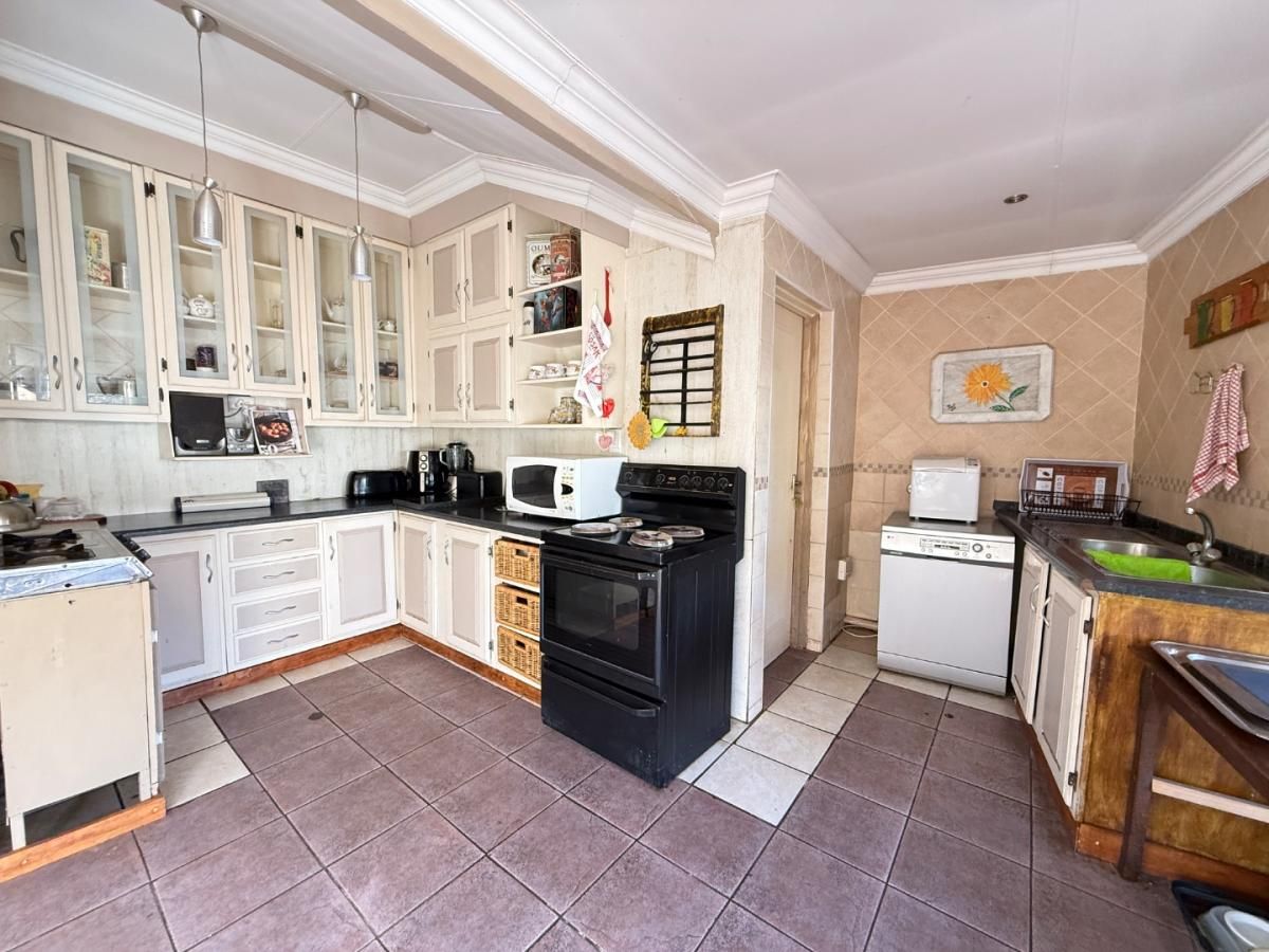 Photo of 4 Bedroom house for sale in Lindhaven, Roodepoort