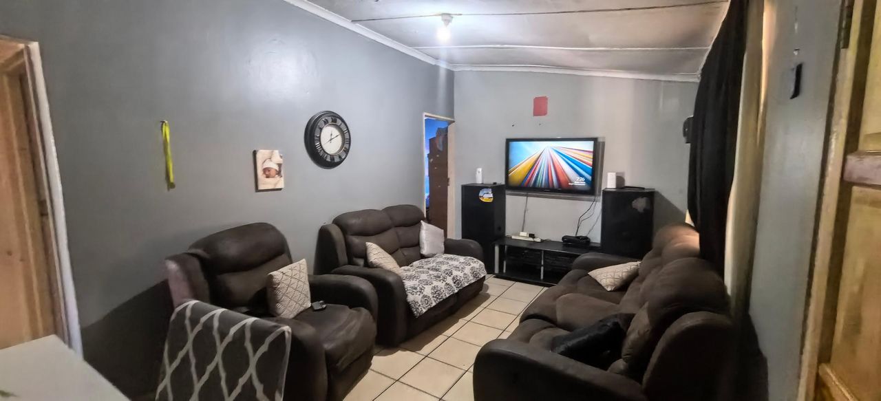 Photo 8 of 25
