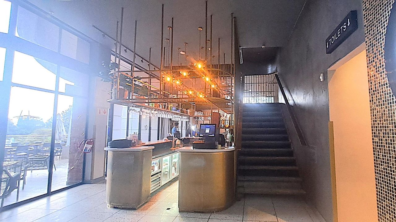 Photo 4 of 18