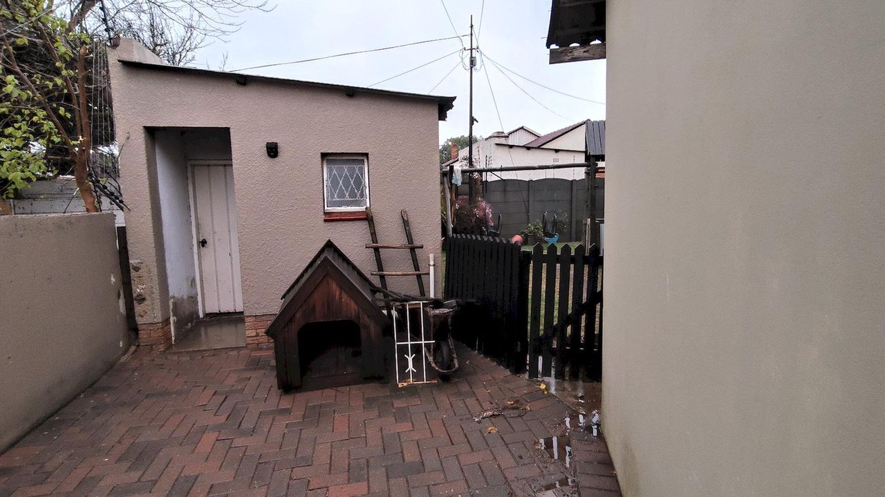Photo 17 of 32