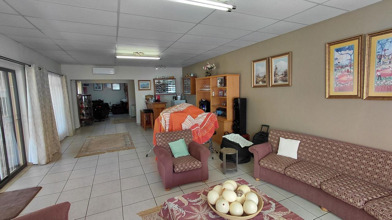 Photo 8 of 104