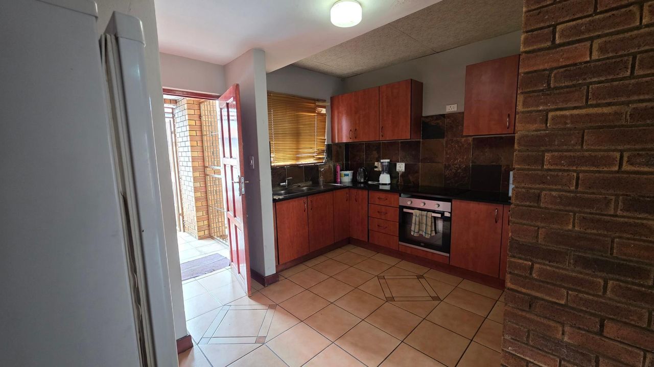 Photo 3 of 29
