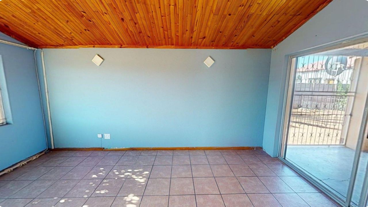 Photo 23 of 31