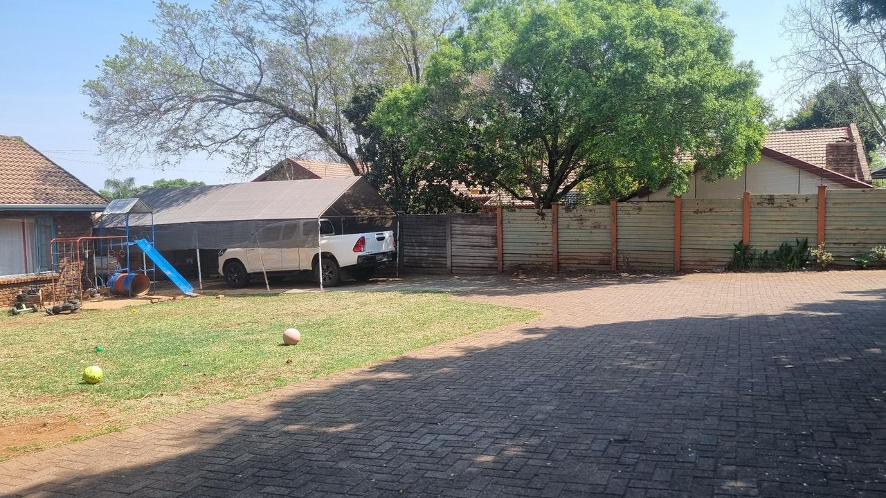 Photo 22 of 26