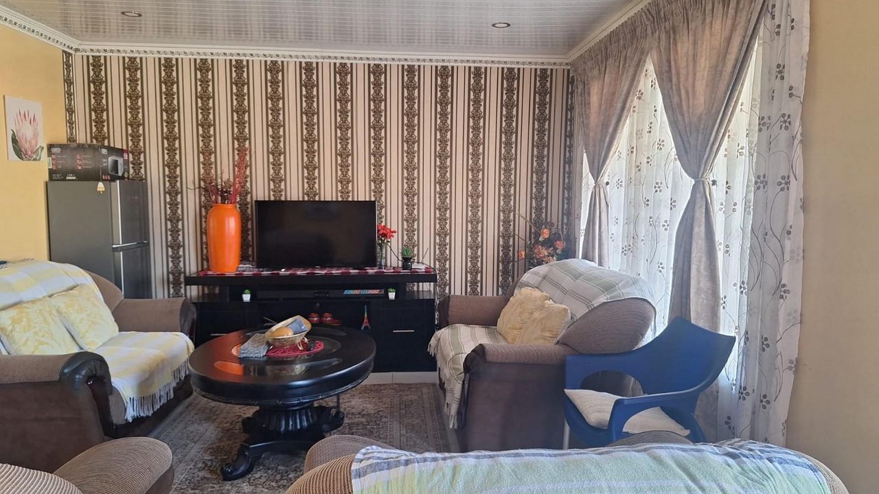 Photo 12 of 15