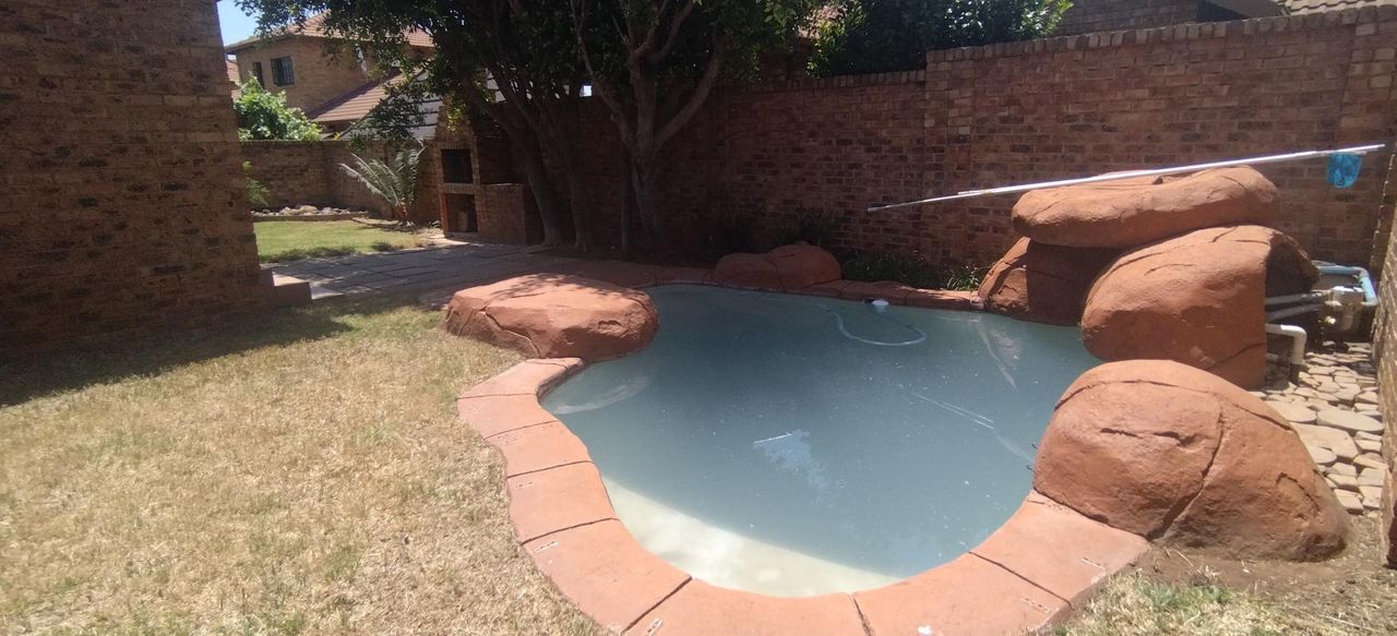 Photo of 3 Bedroom townhouse - sectional for sale in Amberfield Crest Estate, Centurion