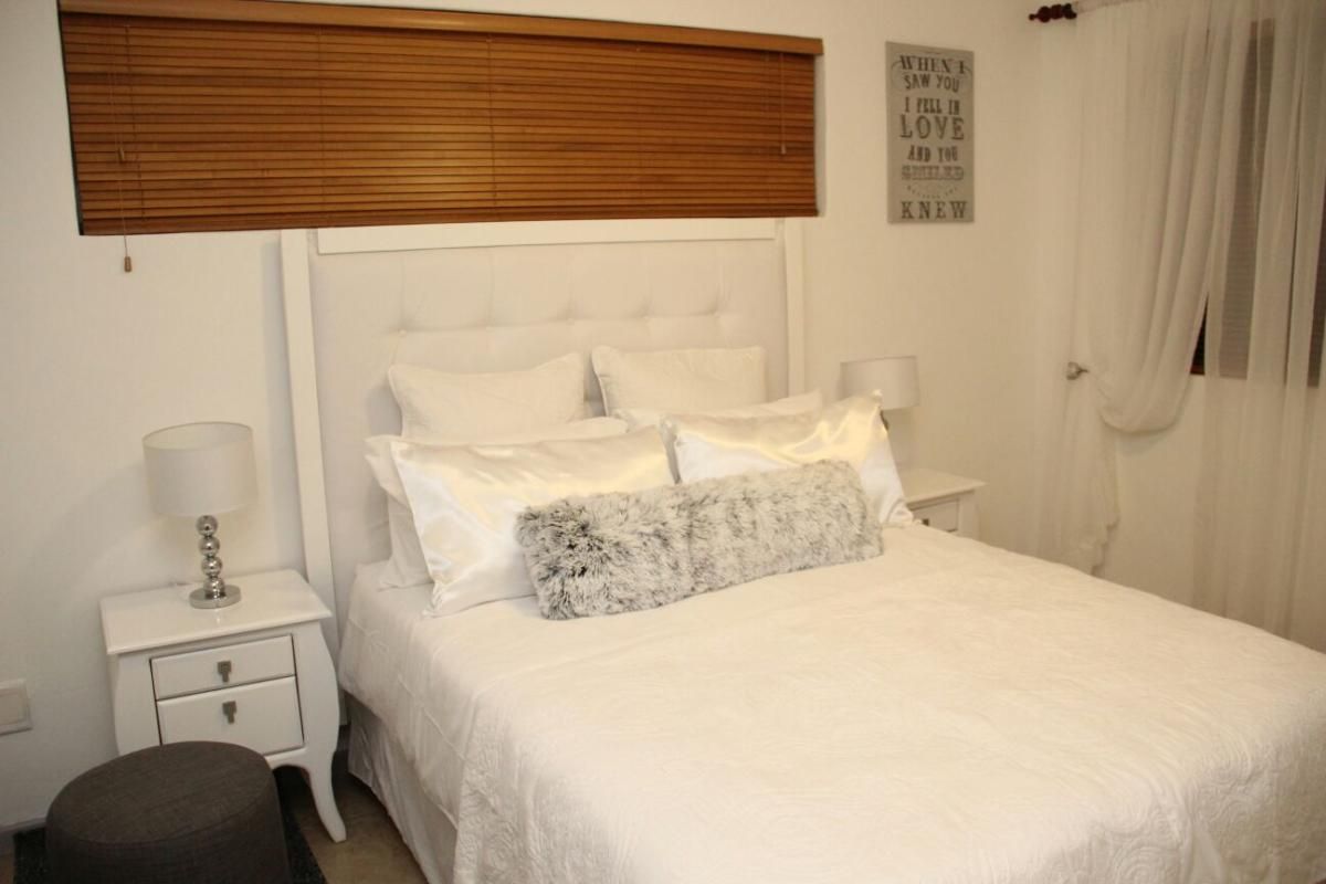 Photo of 5 Bedroom house for auction in Mountview, Cape Town