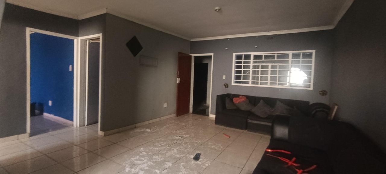 Photo 4 of 5