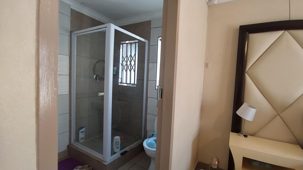 Photo 16 of 18
