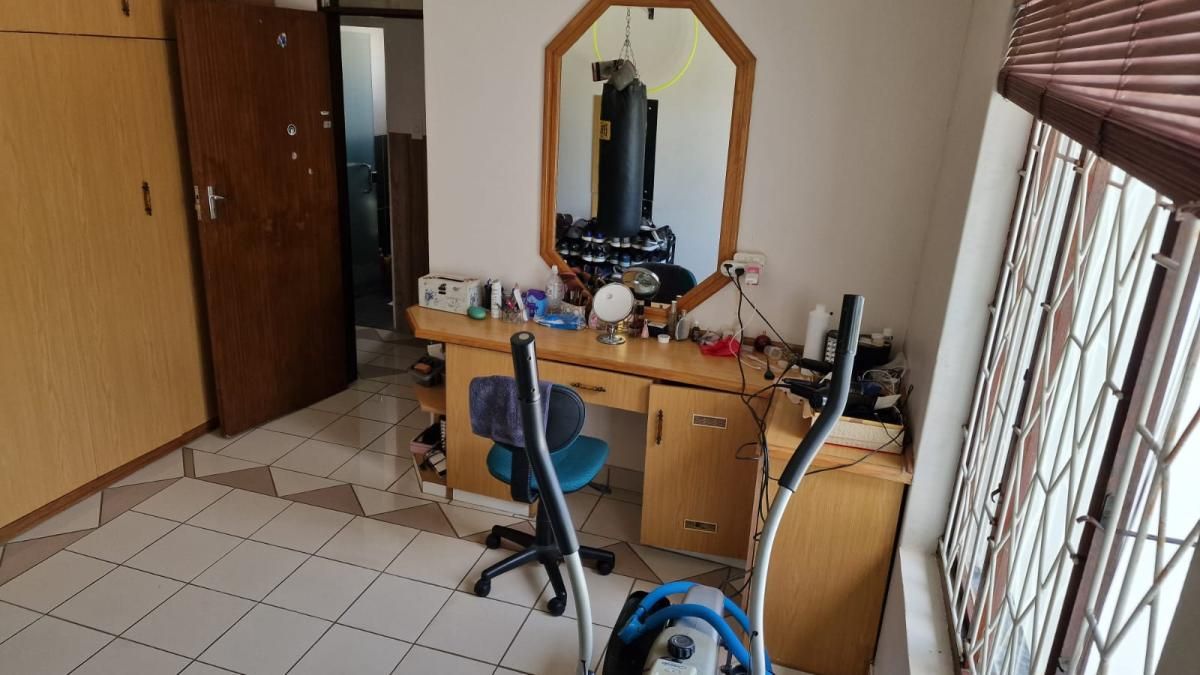 Photo 22 of 44