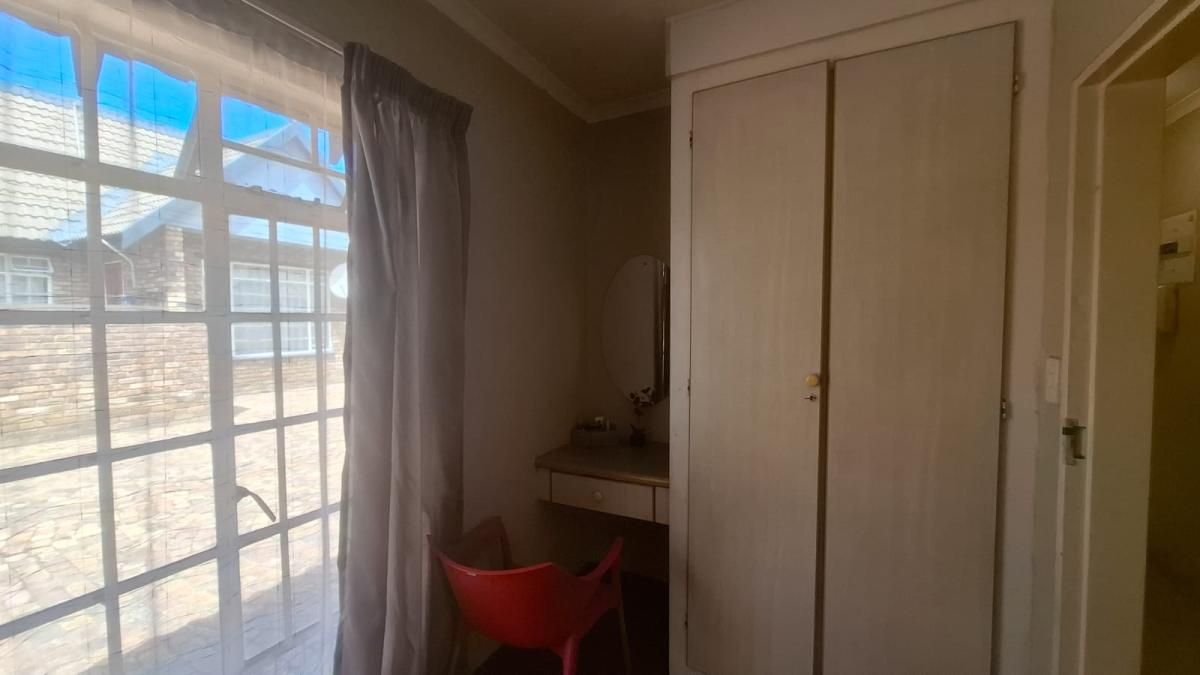 Photo 9 of 15