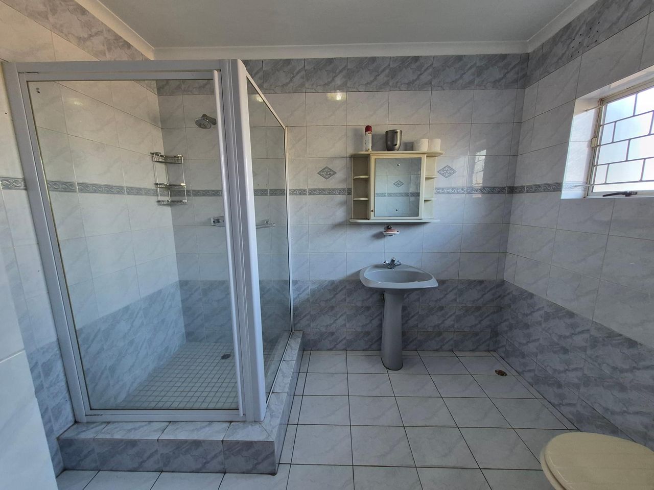 Photo 8 of 27