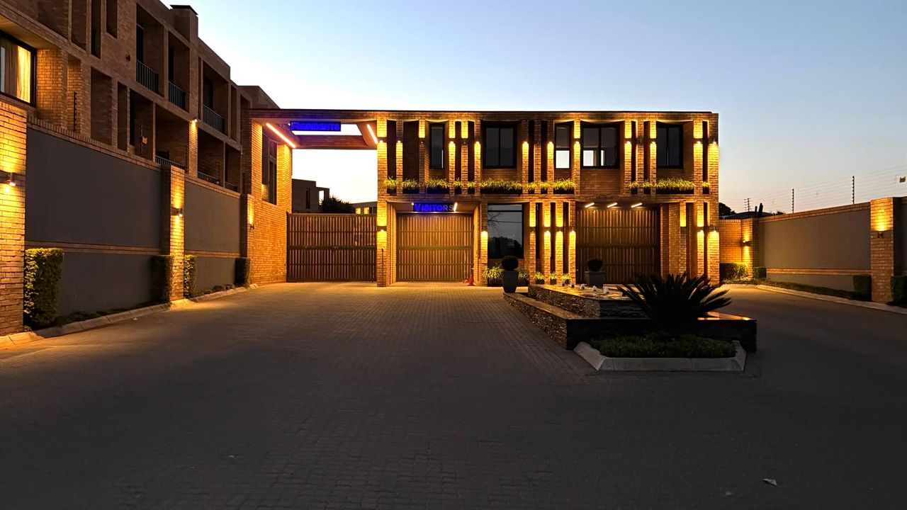 Photo 3 of 23