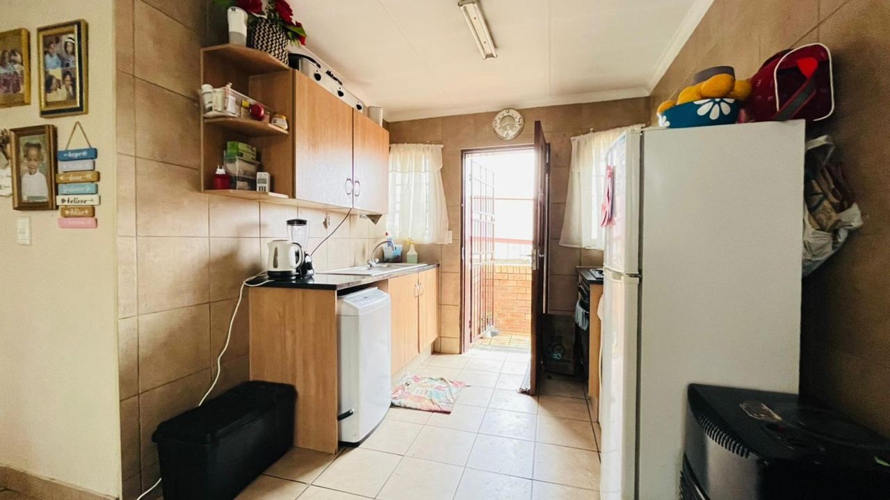 Photo 6 of 21