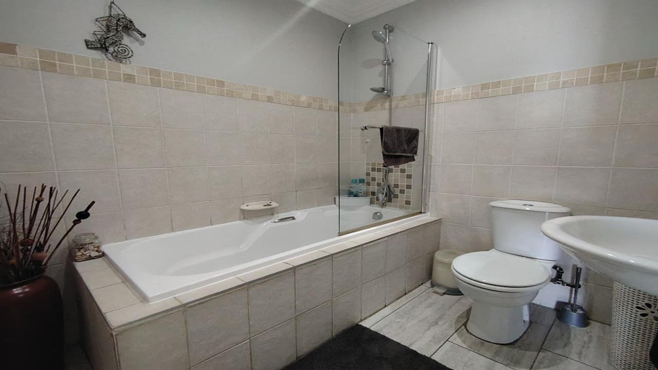 Photo 18 of 22