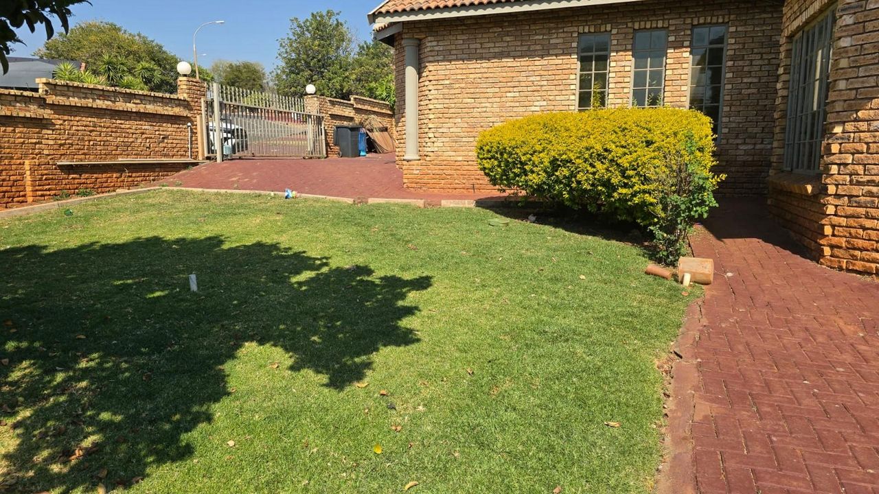Photo 2 of 23
