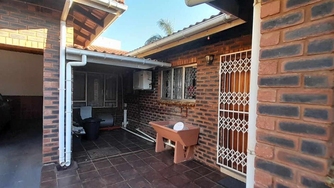 Photo 6 of 24