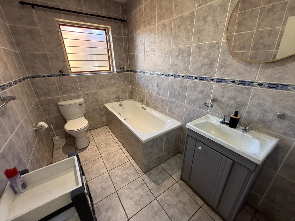 3 Bedroom apartment for sale in Ruimsig, Roodepoort