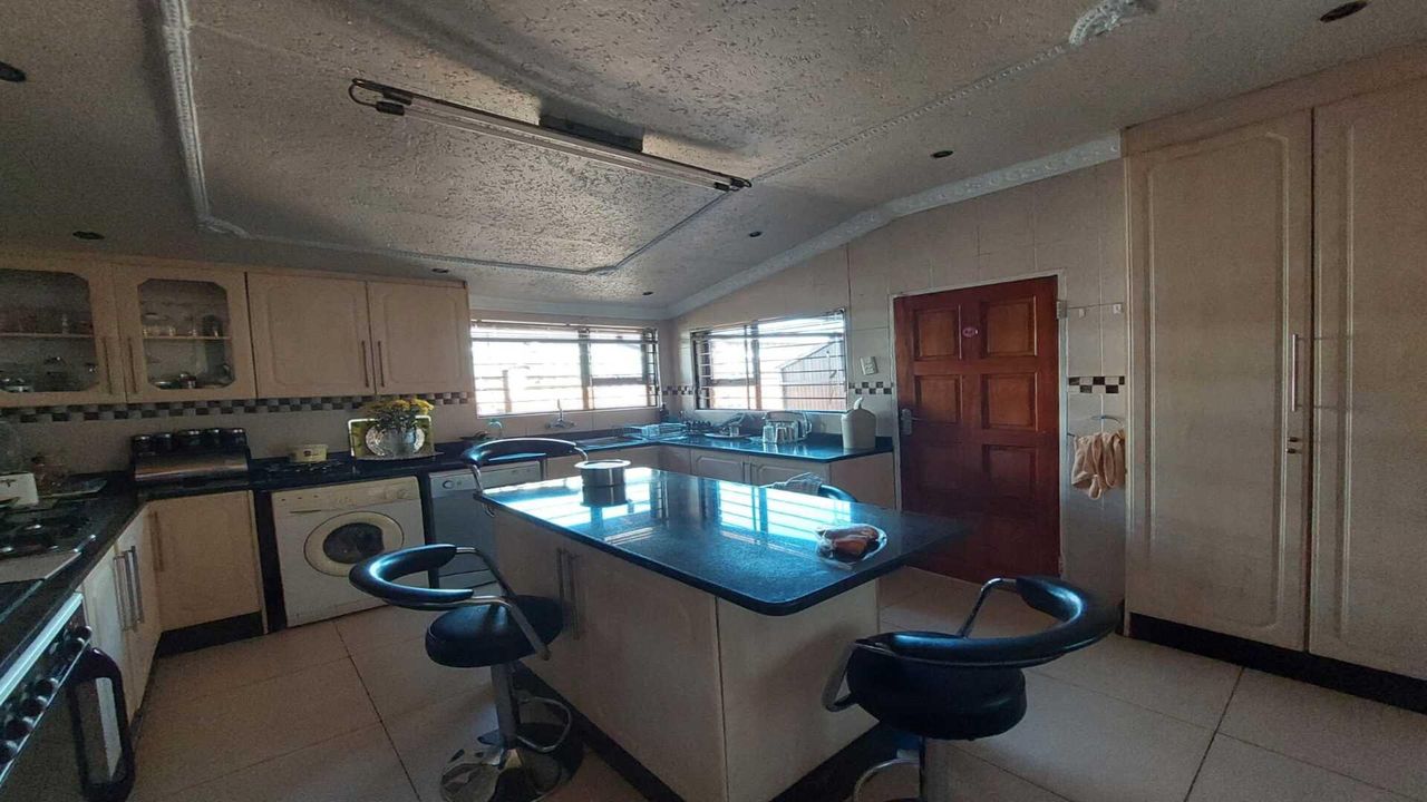 Photo of 3 Bedroom house to rent in Lenasia Ext 3, Johannesburg