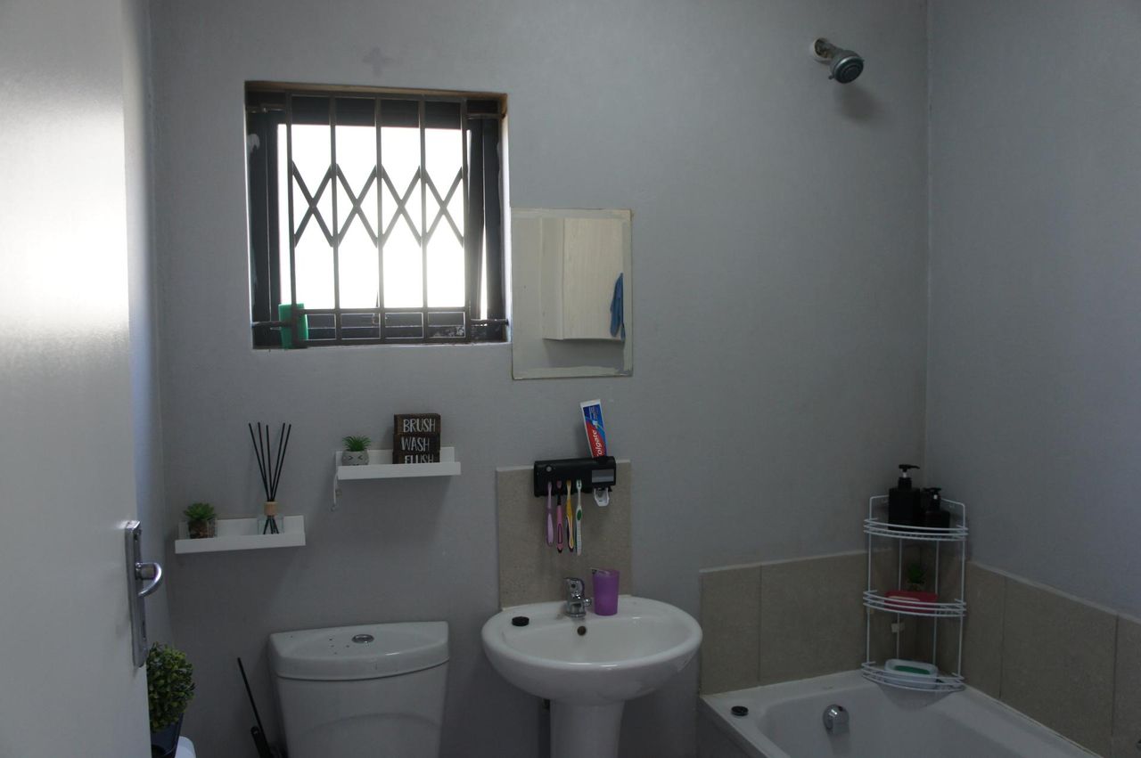 Photo 17 of 25