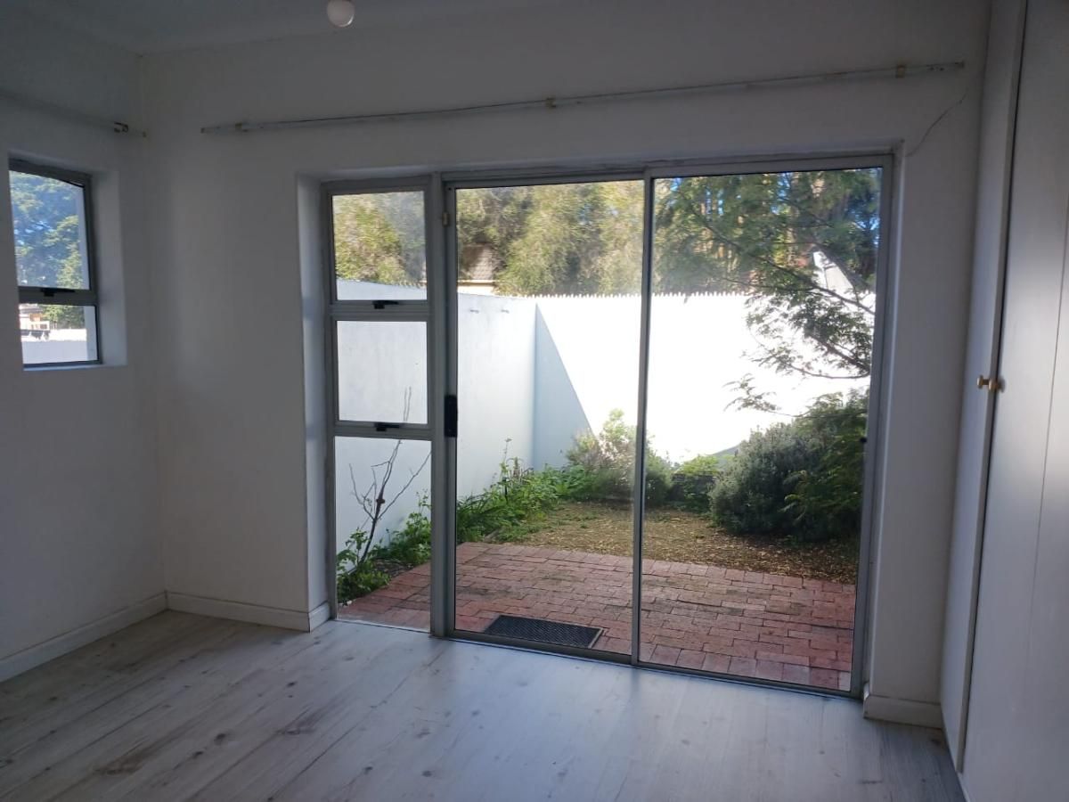 Photo of 2 Bedroom house rented in Lakeside, Cape Town