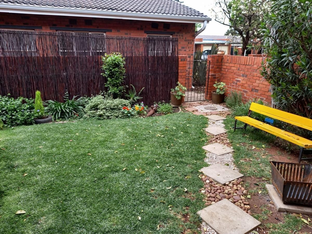 Photo 7 of 24
