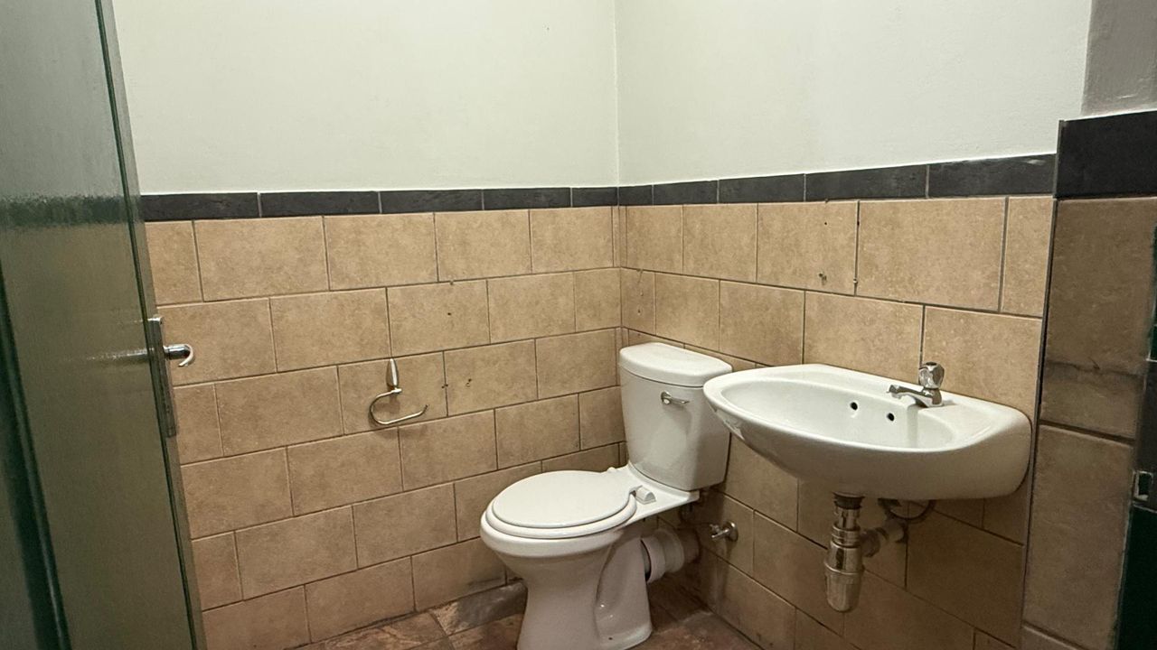 Photo 18 of 23
