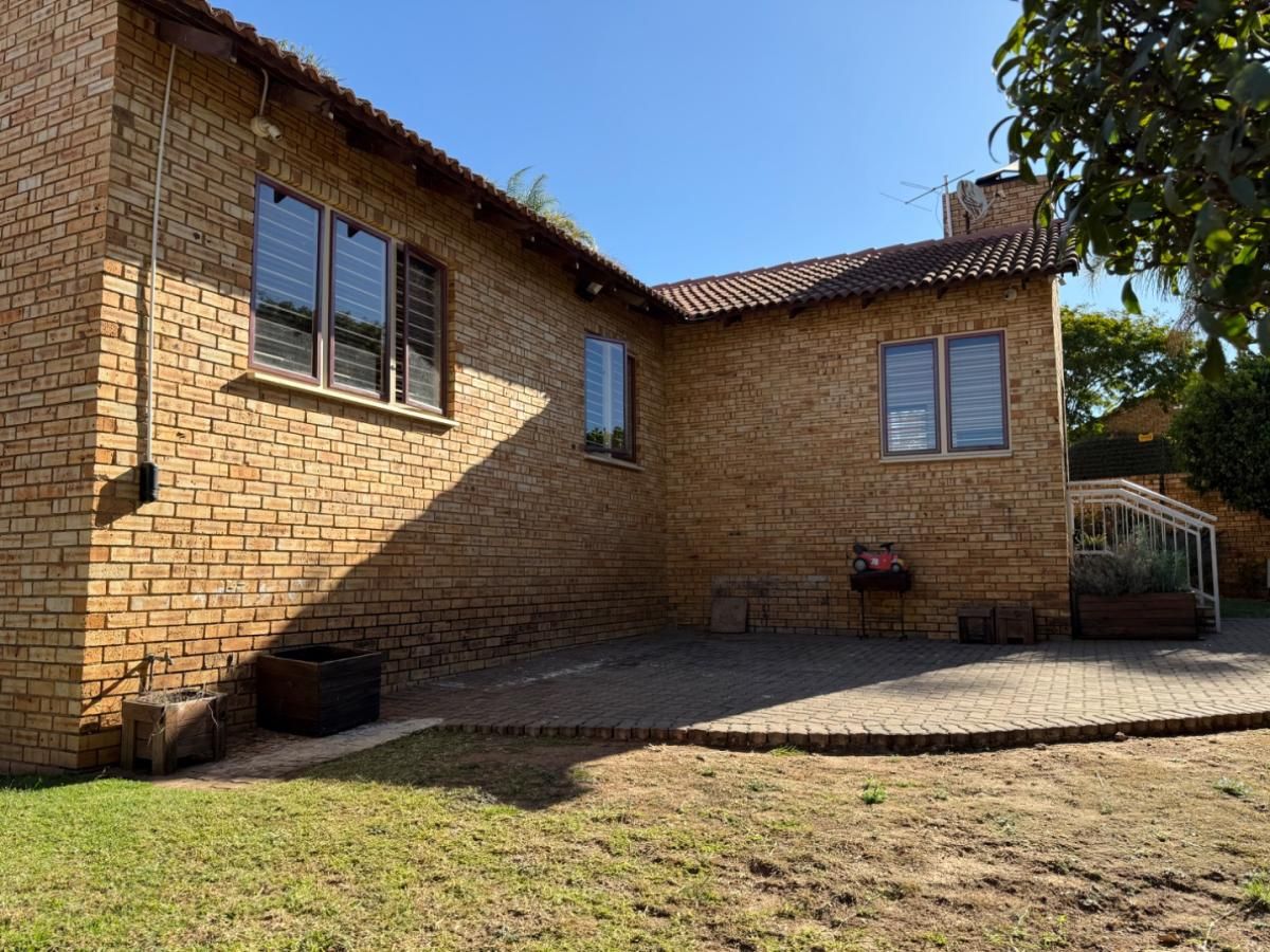Photo of 3 Bedroom apartment for sale in Ruimsig, Roodepoort