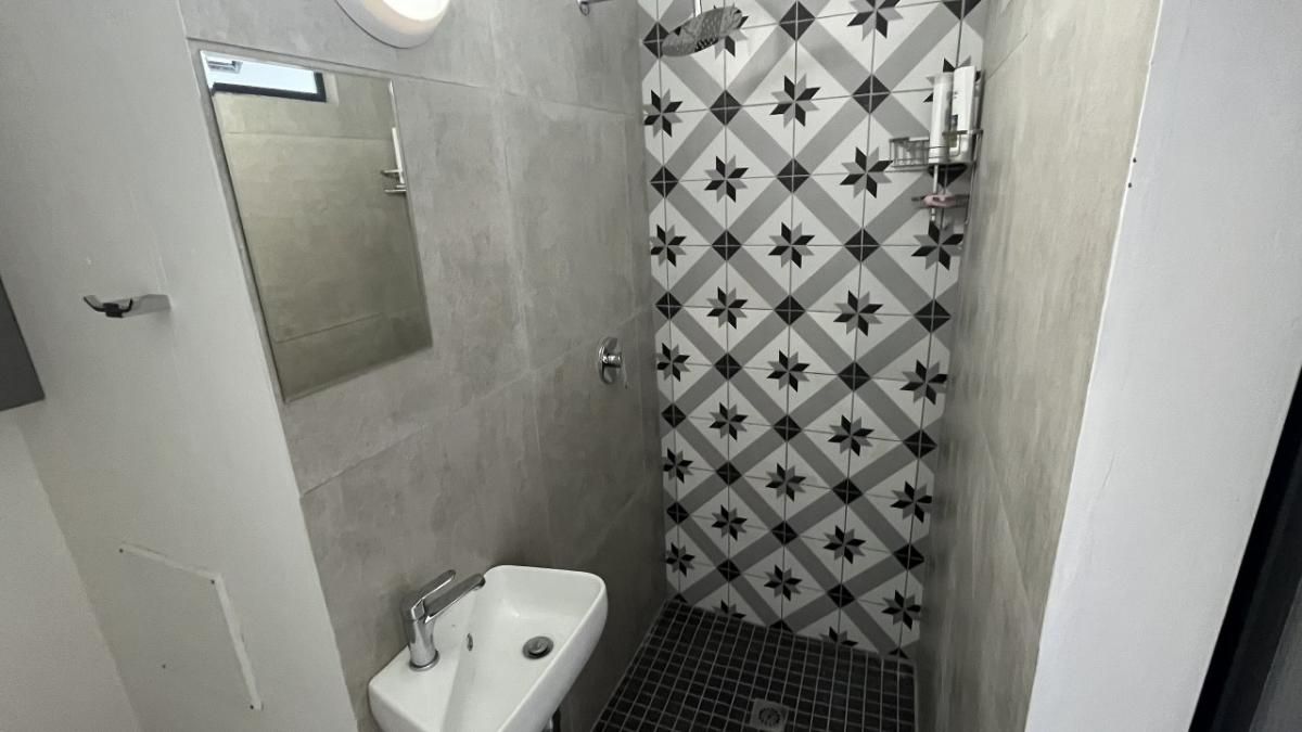 Photo 11 of 32
