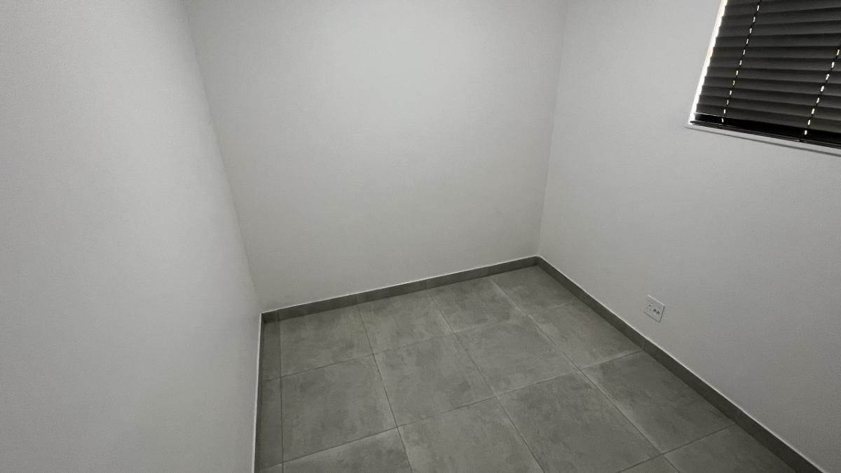 Photo 10 of 32