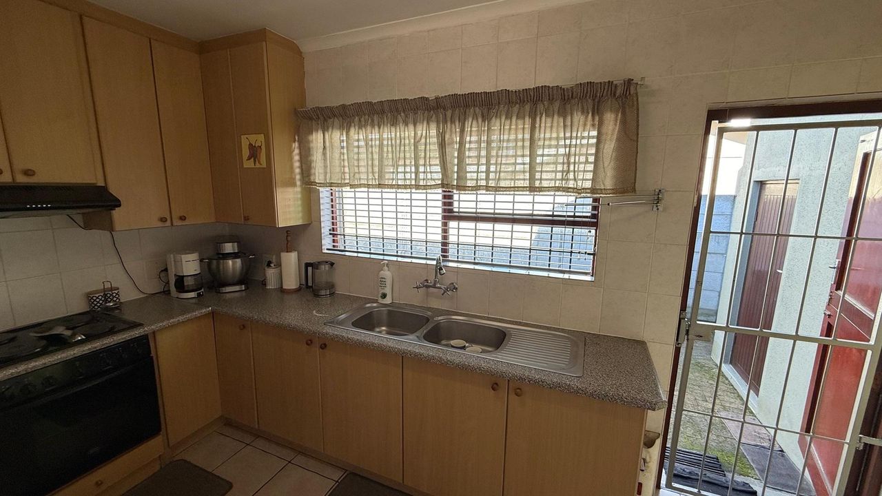 Photo of 4 Bedroom house for sale in Protea Heights, Brackenfell