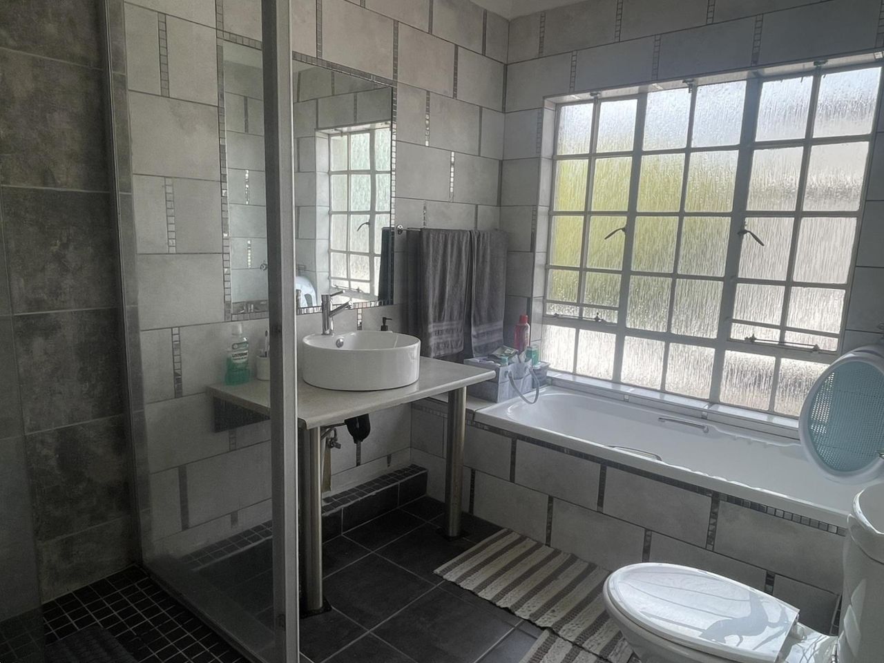 Photo 18 of 30