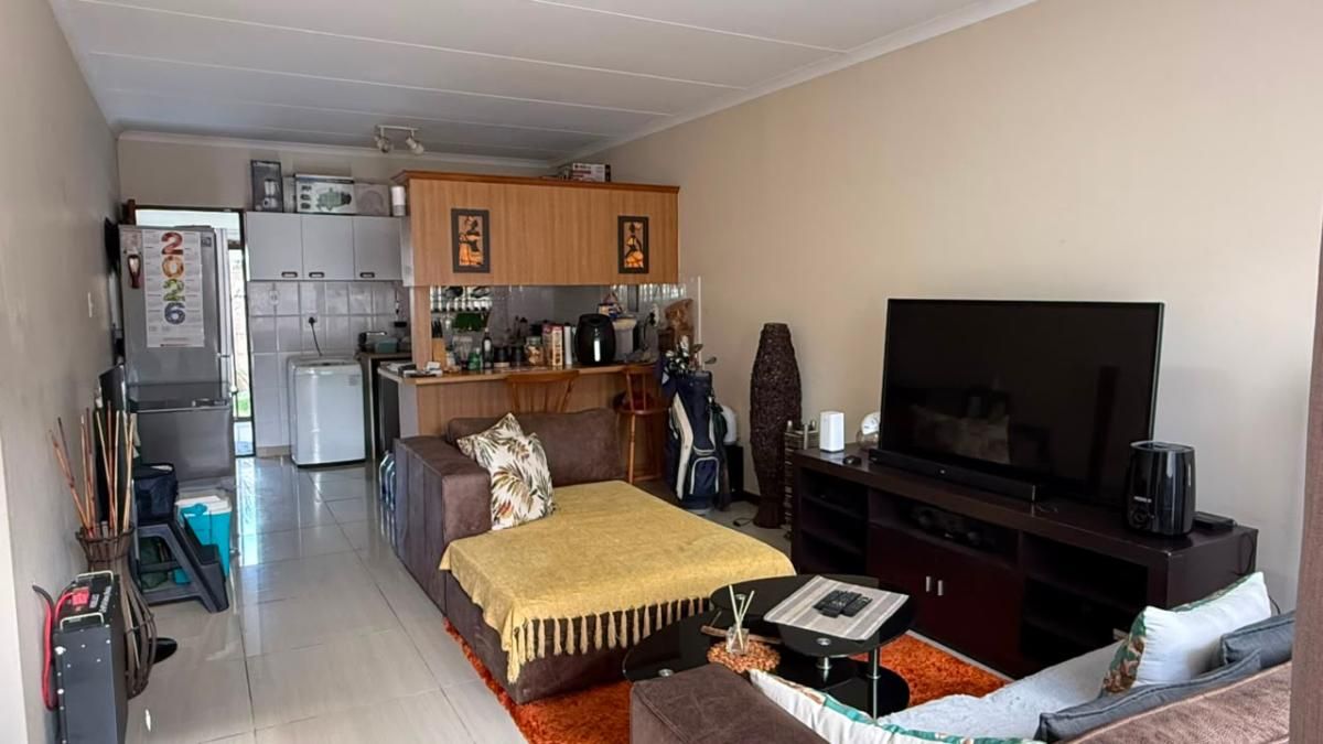 Photo of 2 Bedroom townhouse - sectional for sale in George South