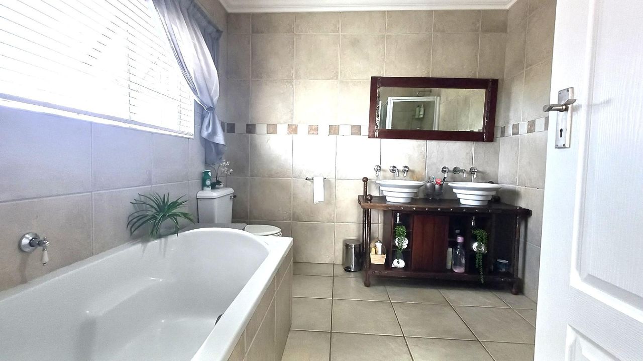 Photo 26 of 34