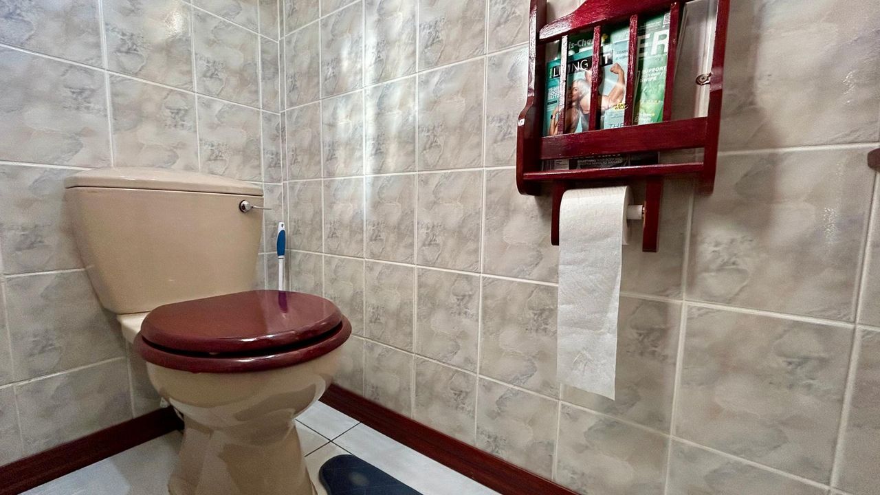 Photo 16 of 23