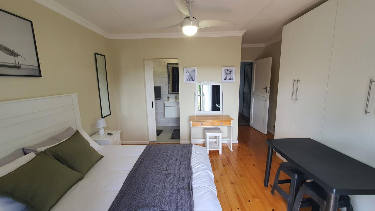 Photo 19 of 28